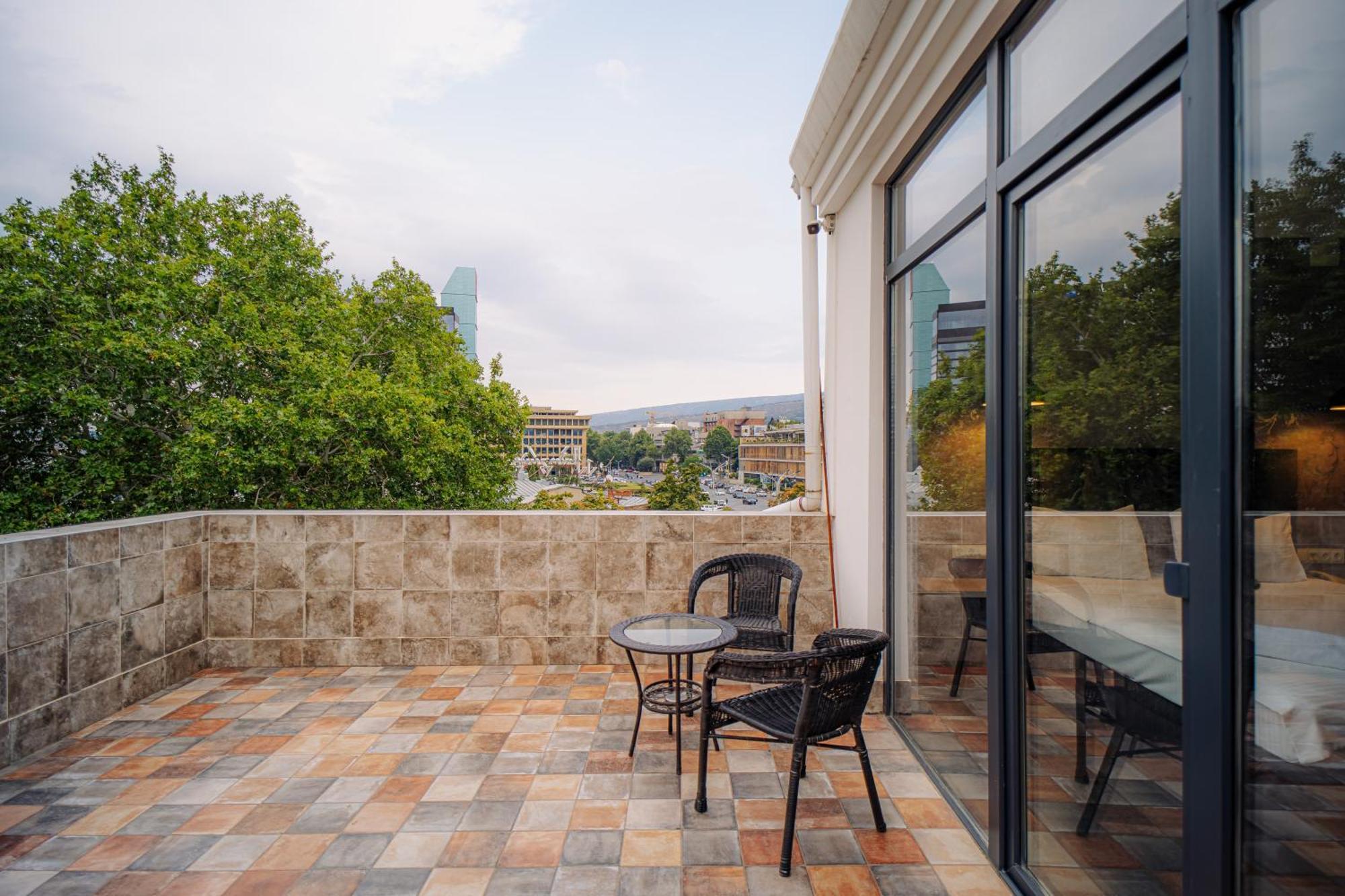 Hotel Day Inn Tbilisi Exterior photo